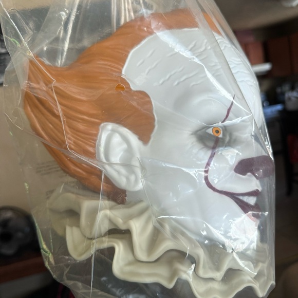 Pennywise popcorn bucket - Picture 4 of 4